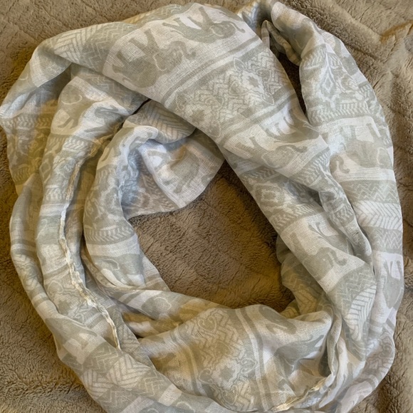 Target Accessories - 🥳 3 for $30! 🐘White/Gray Elephant Scarf
